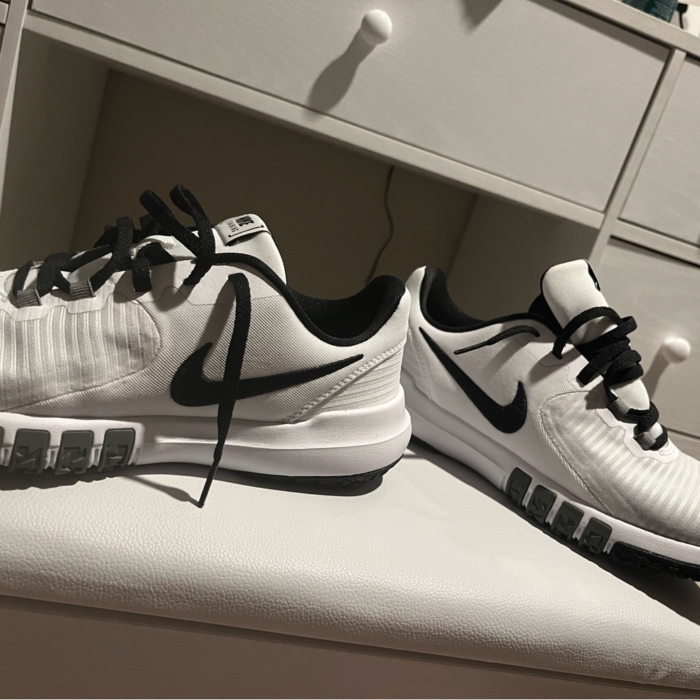 White with Black Nike running shoes - Picture 3 of 7